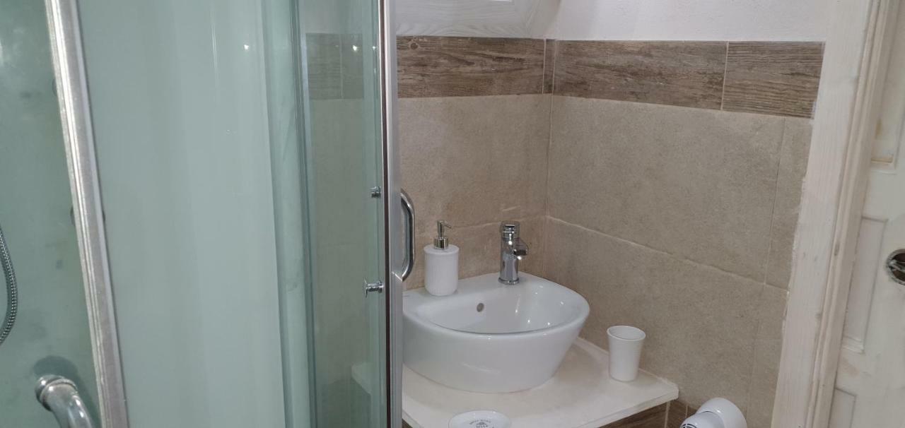 Guesthouse Luisella Кальяри Экстерьер фото
